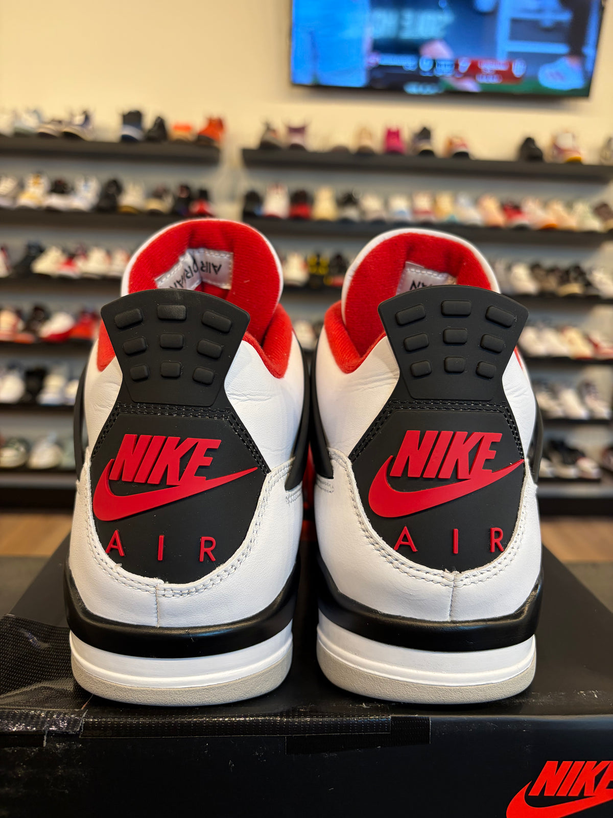 Jordan 4 Fire Red 2020 Size 10.5 Pre-Owned