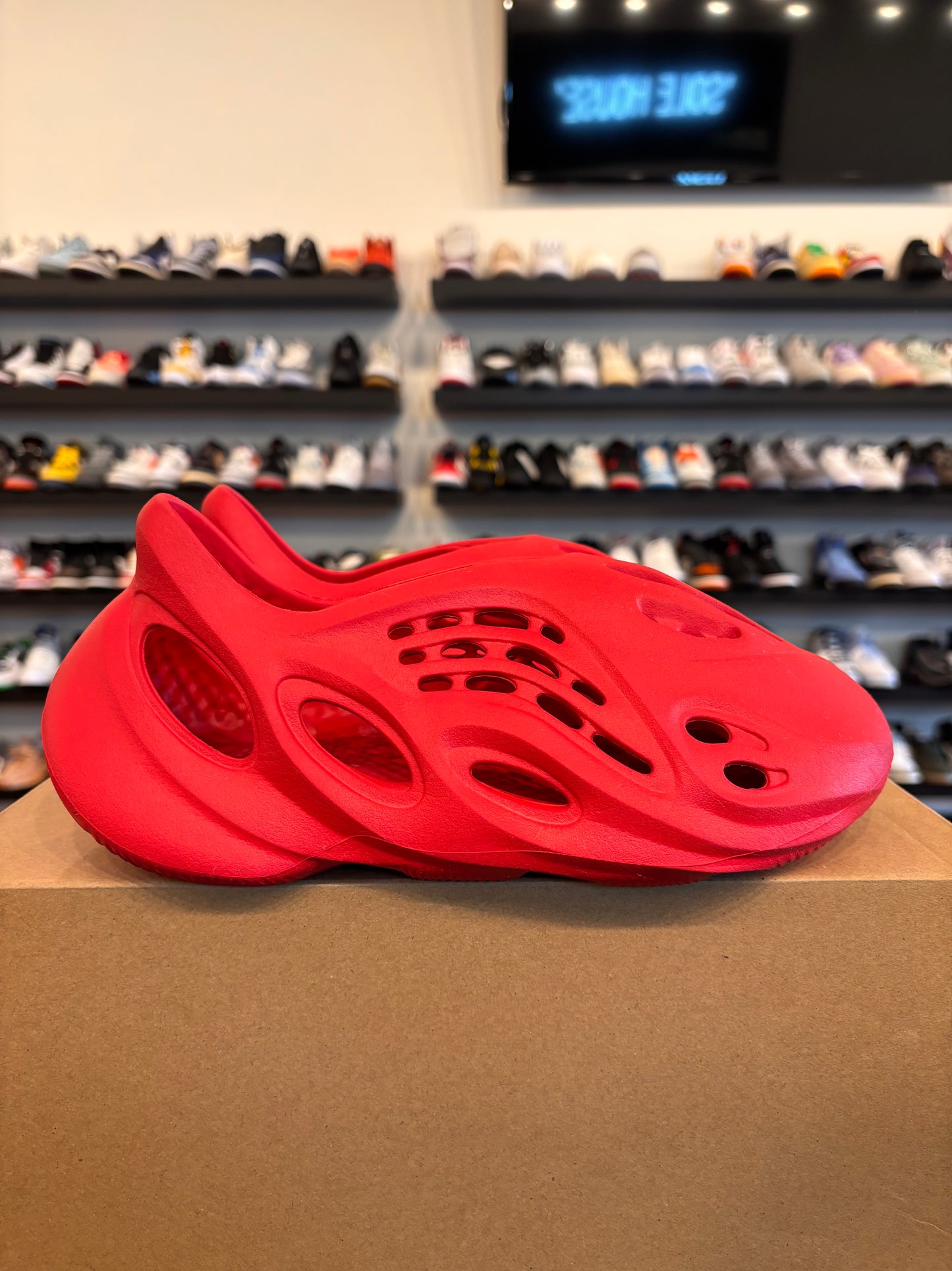 Yeezy Foam Rnnr Vermillion Size 6 Pre-Owned