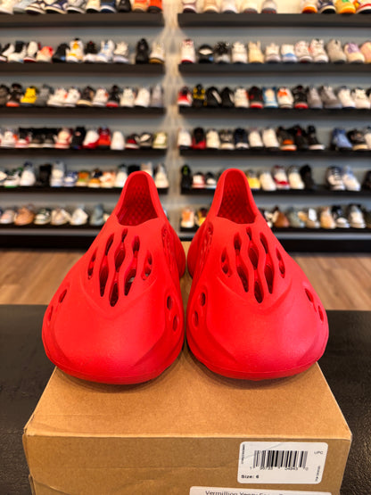 Yeezy Foam Rnnr Vermillion Size 6 Pre-Owned