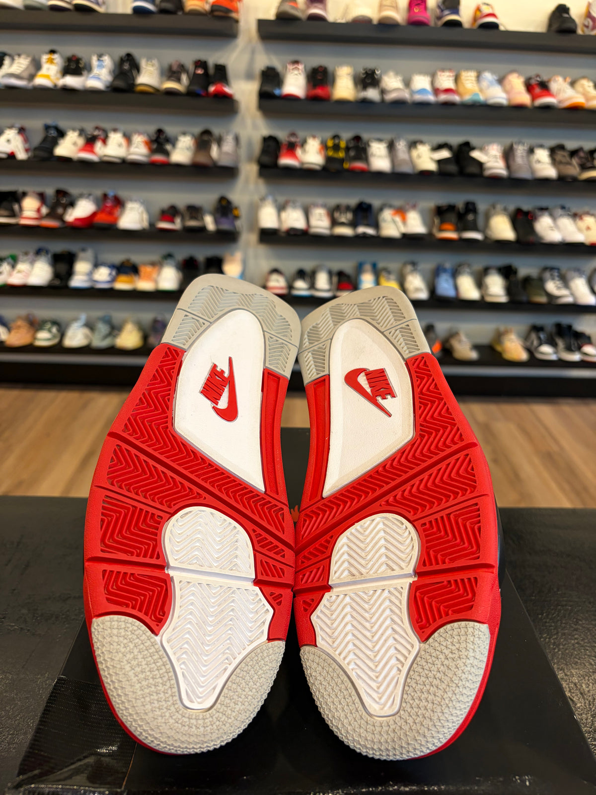 Jordan 4 Fire Red 2020 Size 10.5 Pre-Owned