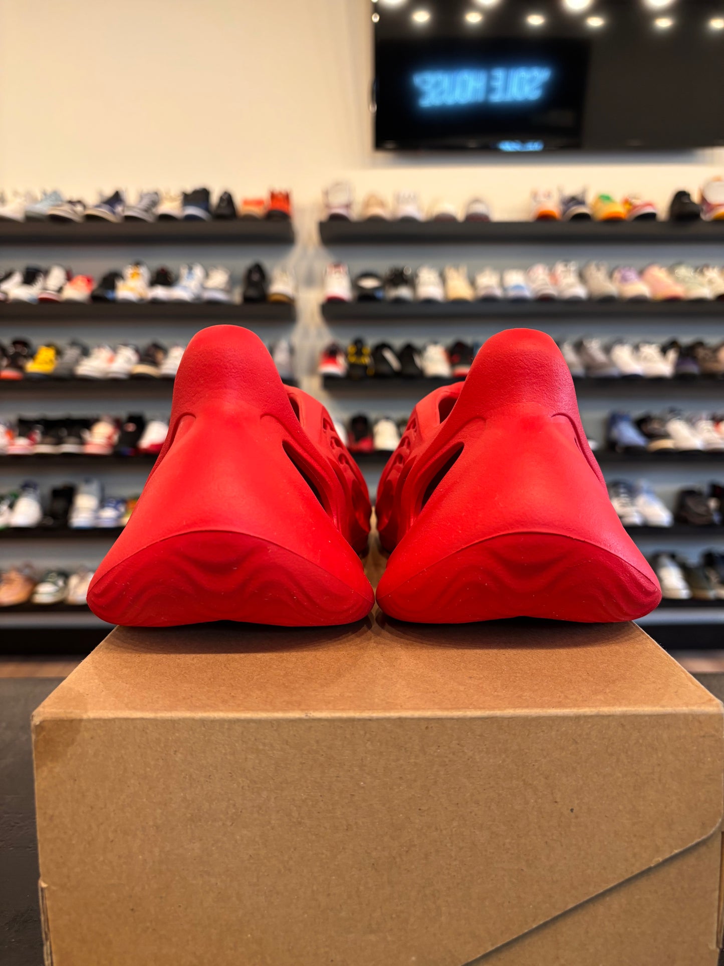 Yeezy Foam Rnnr Vermillion Size 6 Pre-Owned