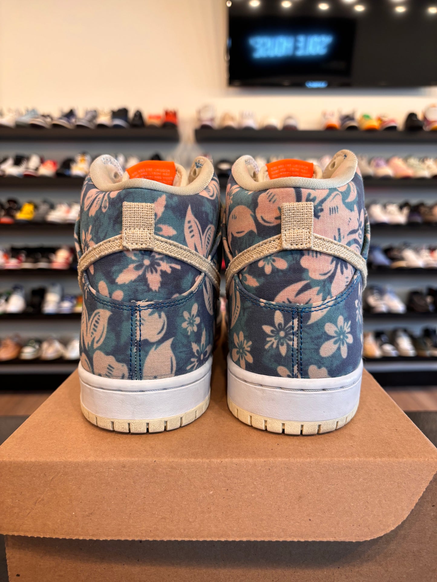 Nike SB Dunk High Hawaii Size 11 Pre-Owned (No Box)