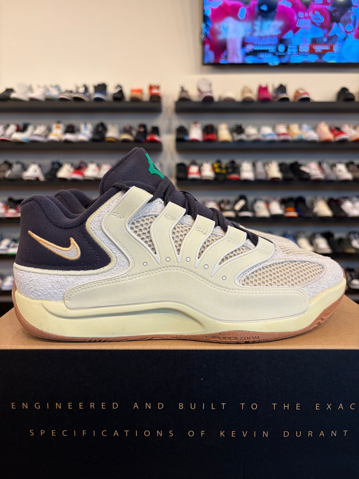 Nike KD 18 Sandrift Size 10.5 Brand New