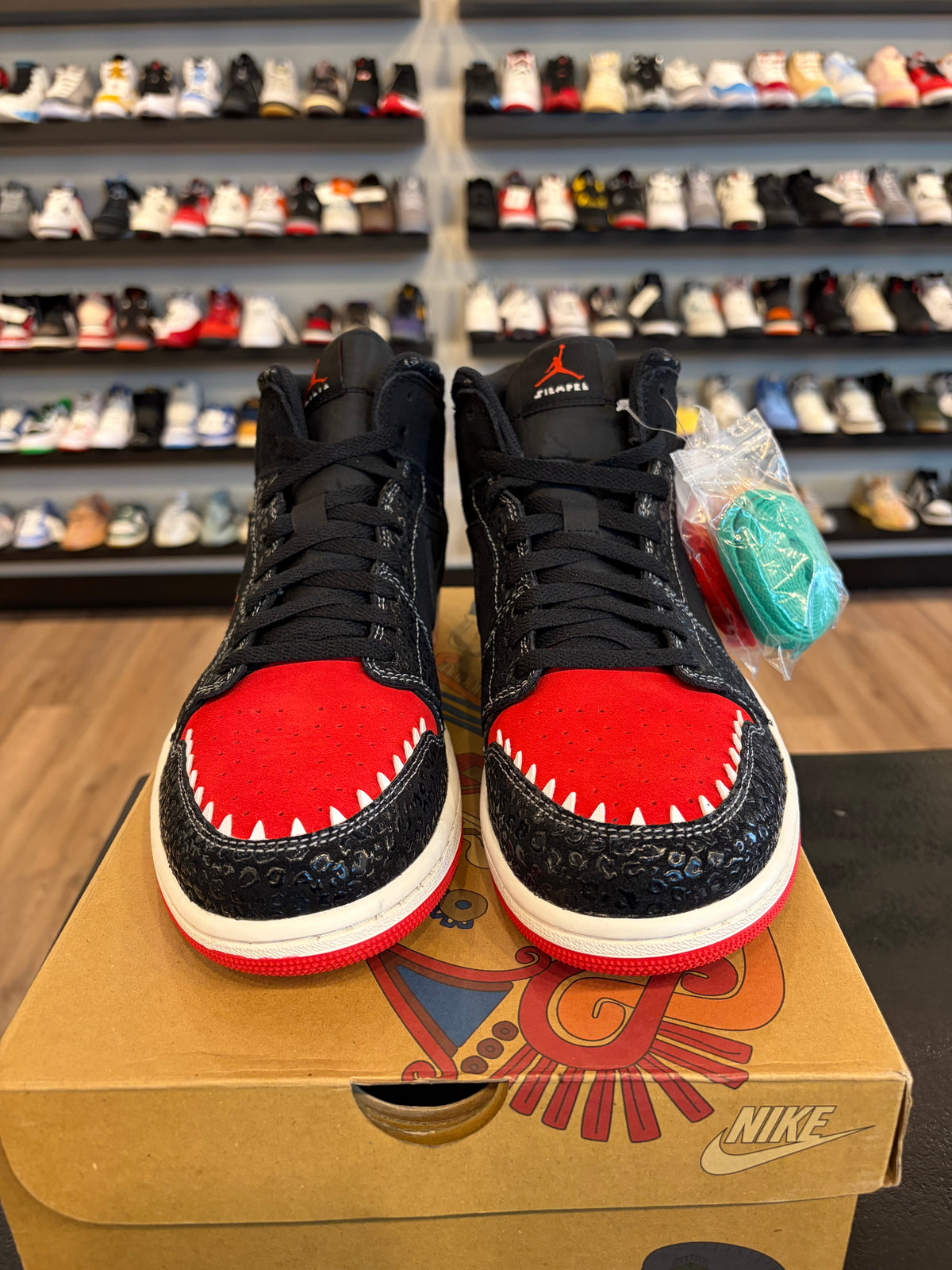 Jordan 1 Mid Familia Size 11.5 Brand New
