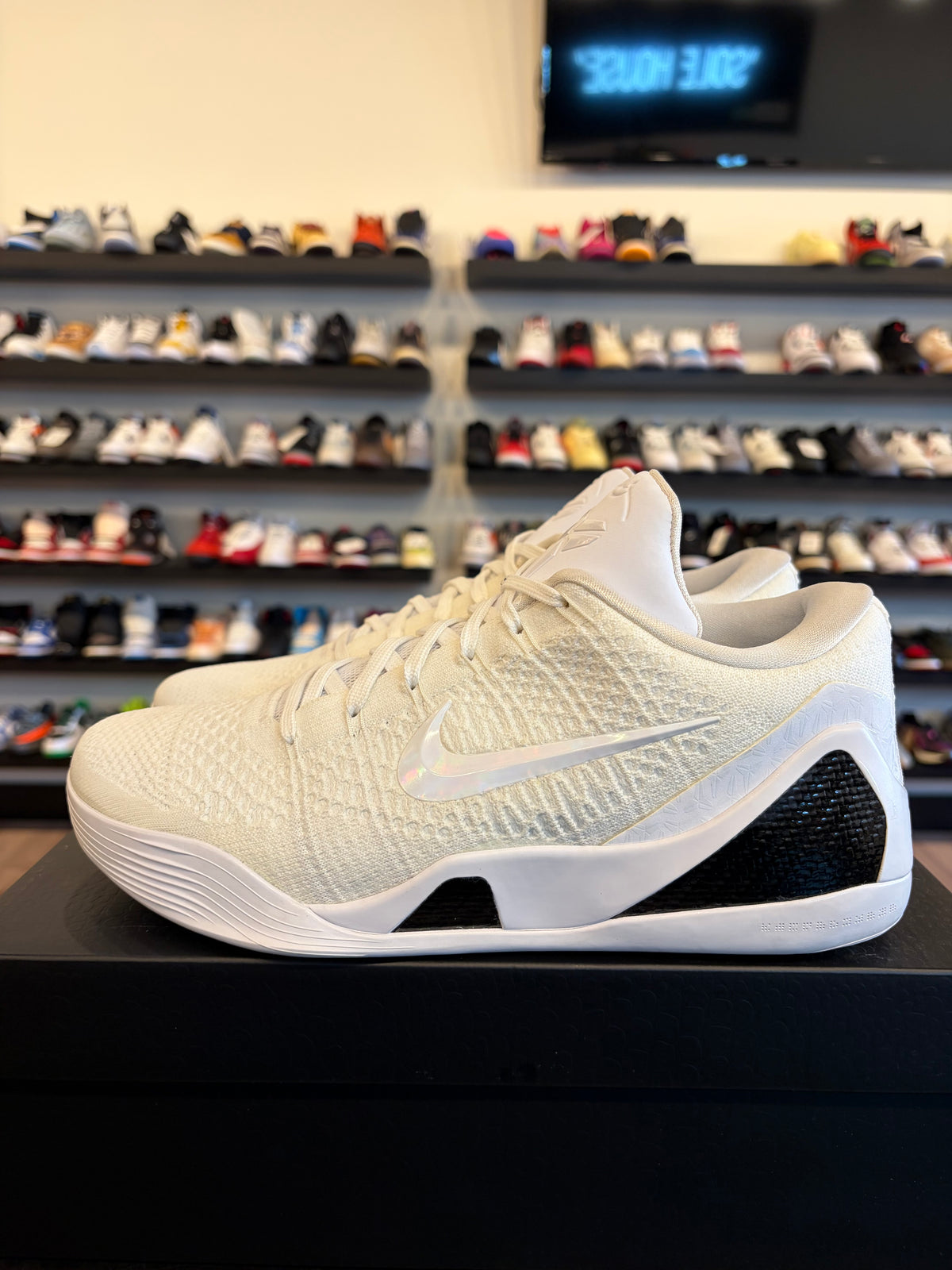 Nike Kobe 9 Low Halo Size 10.5 Pre-Owned