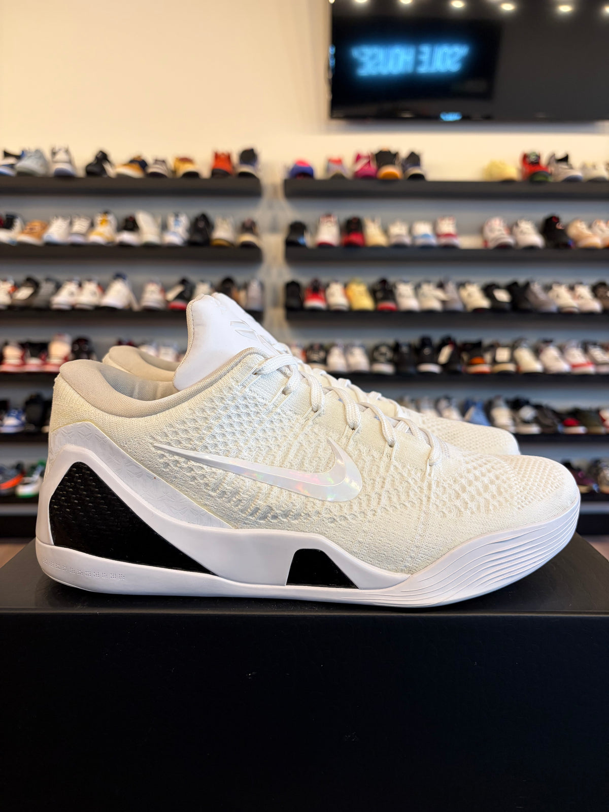 Nike Kobe 9 Low Halo Size 10.5 Pre-Owned